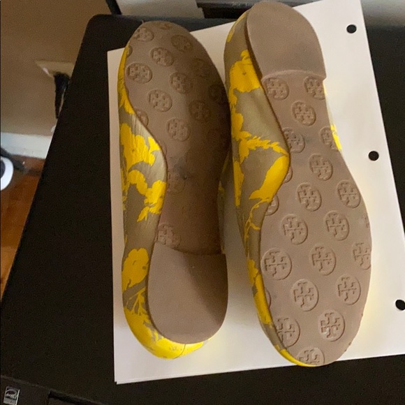 Tory Burch flats size 8 - Picture 2 of 2